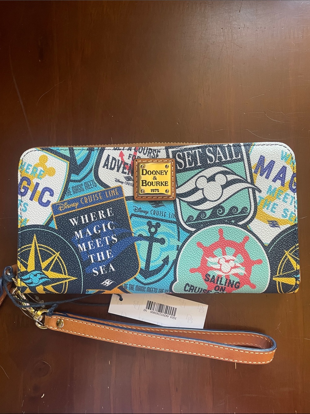 Disney Dooney & Bourke Teal Navy Coral Patchwork Cruise Wristlet